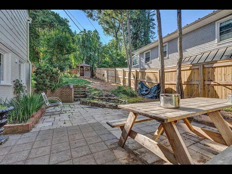 2410 Cornwallis Ave SE — Photo 15