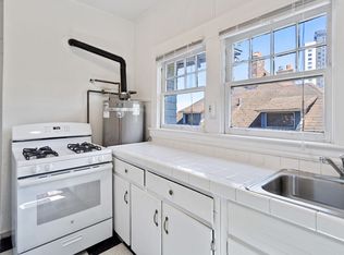 1 Bedroom close to SW! Pets Ok! Walking distance to Providence Park!, Portland, OR 97205