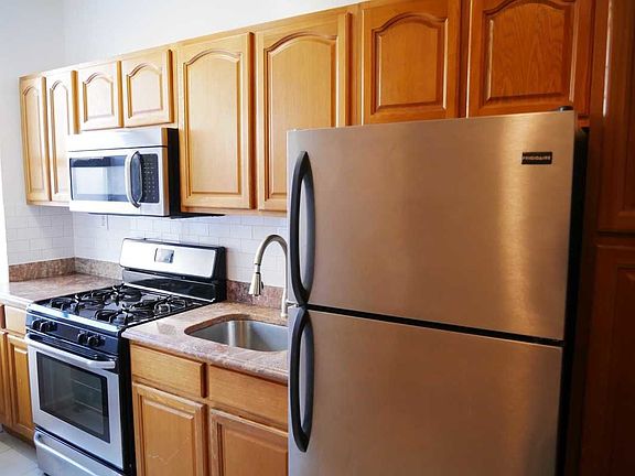 5th image of 433 E 114th St APT 1E