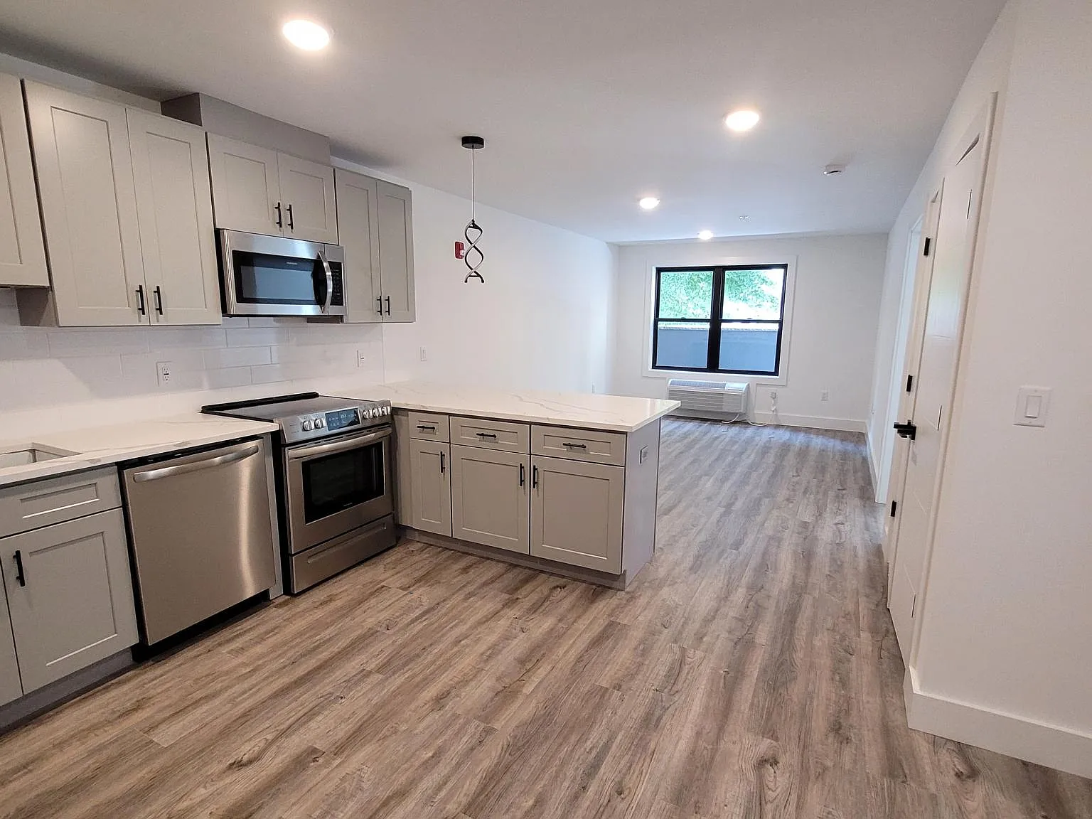 1 bed, 700 sqft, $1,850 — Photo 1