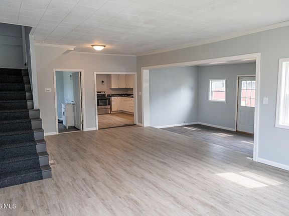 3rd image of 31 S Belmore St