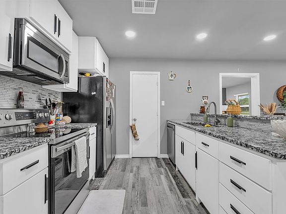 5th image of 408 Little Ave