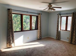 765 Woodlawn Ave, Chesterton, IN 46304
