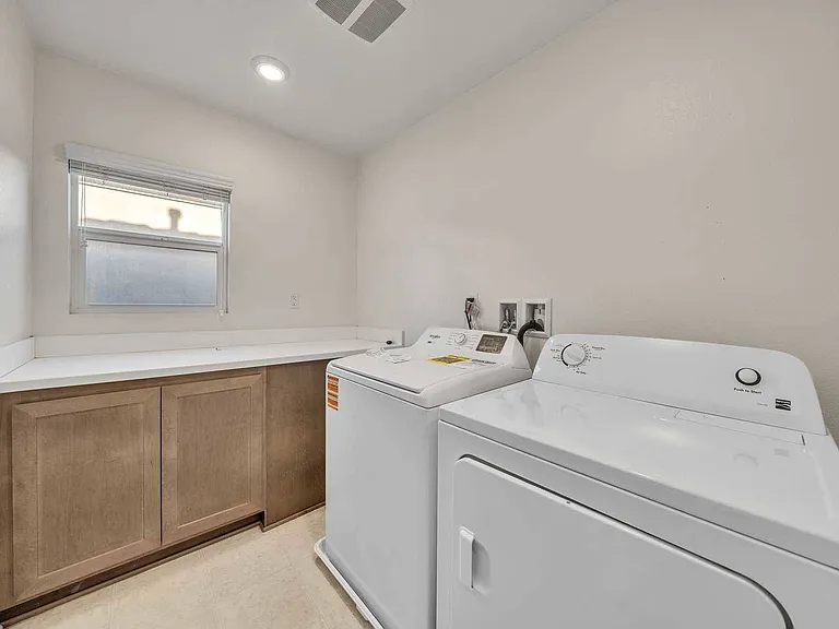 630 W Woodcrest St — Photo 13