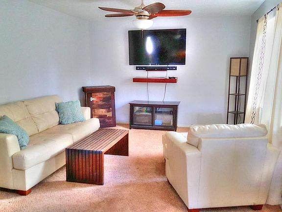 5th image of 35 Axton Ct
