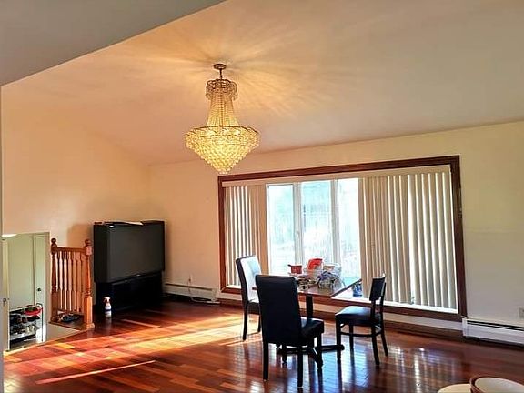 3rd image of 569 Meryl Dr