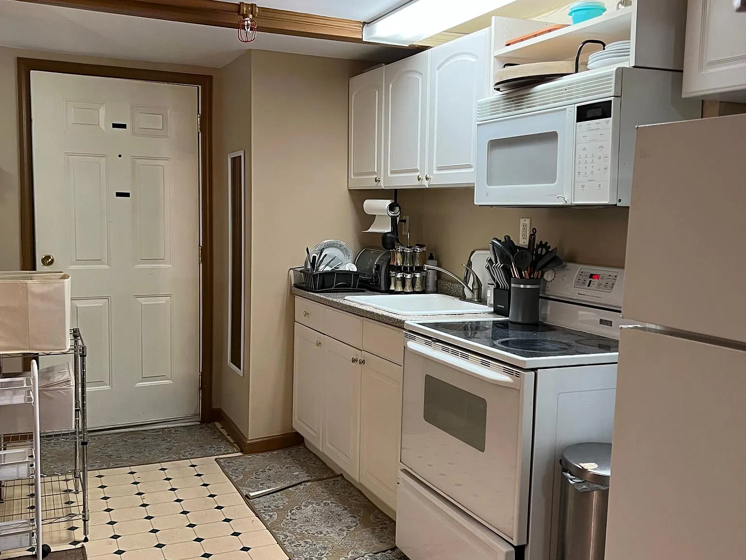 Studio, $2,250 — Photo 4