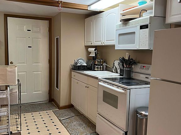 4th image of 25 Chandler Sq #11