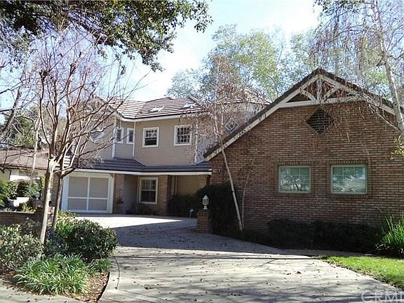 2nd image of 1194 N Loma Sola Ave