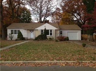 4 High St, Helmetta, NJ 08828