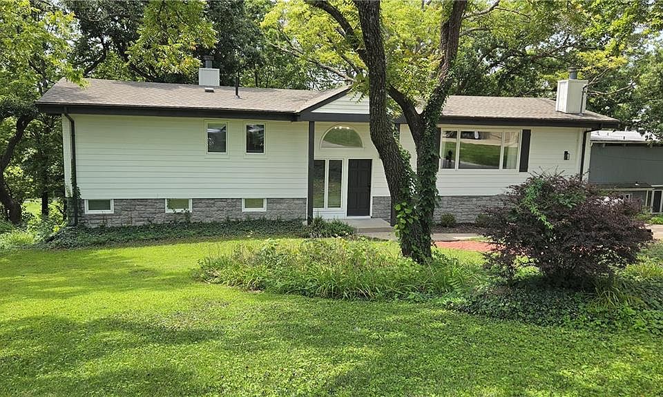 1st image of 250 Arapaho Cir E