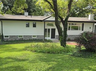 250 Arapaho Cir E, Shawnee, KS 66217