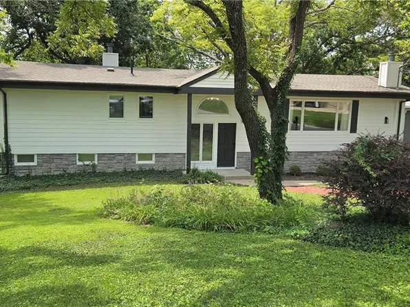 250 Arapaho Cir E, Shawnee, KS 66217