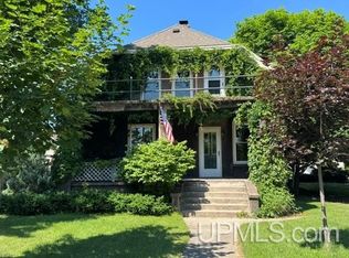 1121 N 16th St, Escanaba, MI 49829