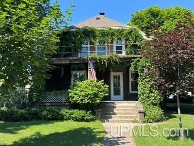 1121 N 16th St, Escanaba, MI, 49829