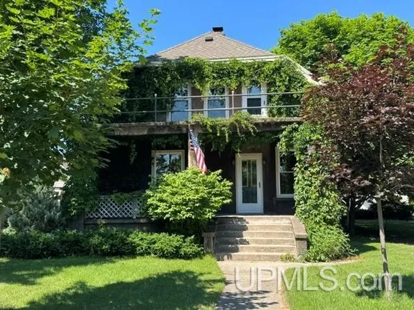 1121 N 16th St, Escanaba, MI 49829