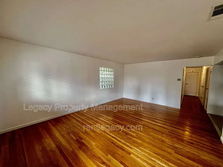 280 Markham Ave — Photo 21