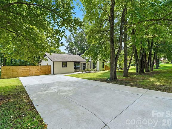 4th image of 1136 Grace Meadow Dr