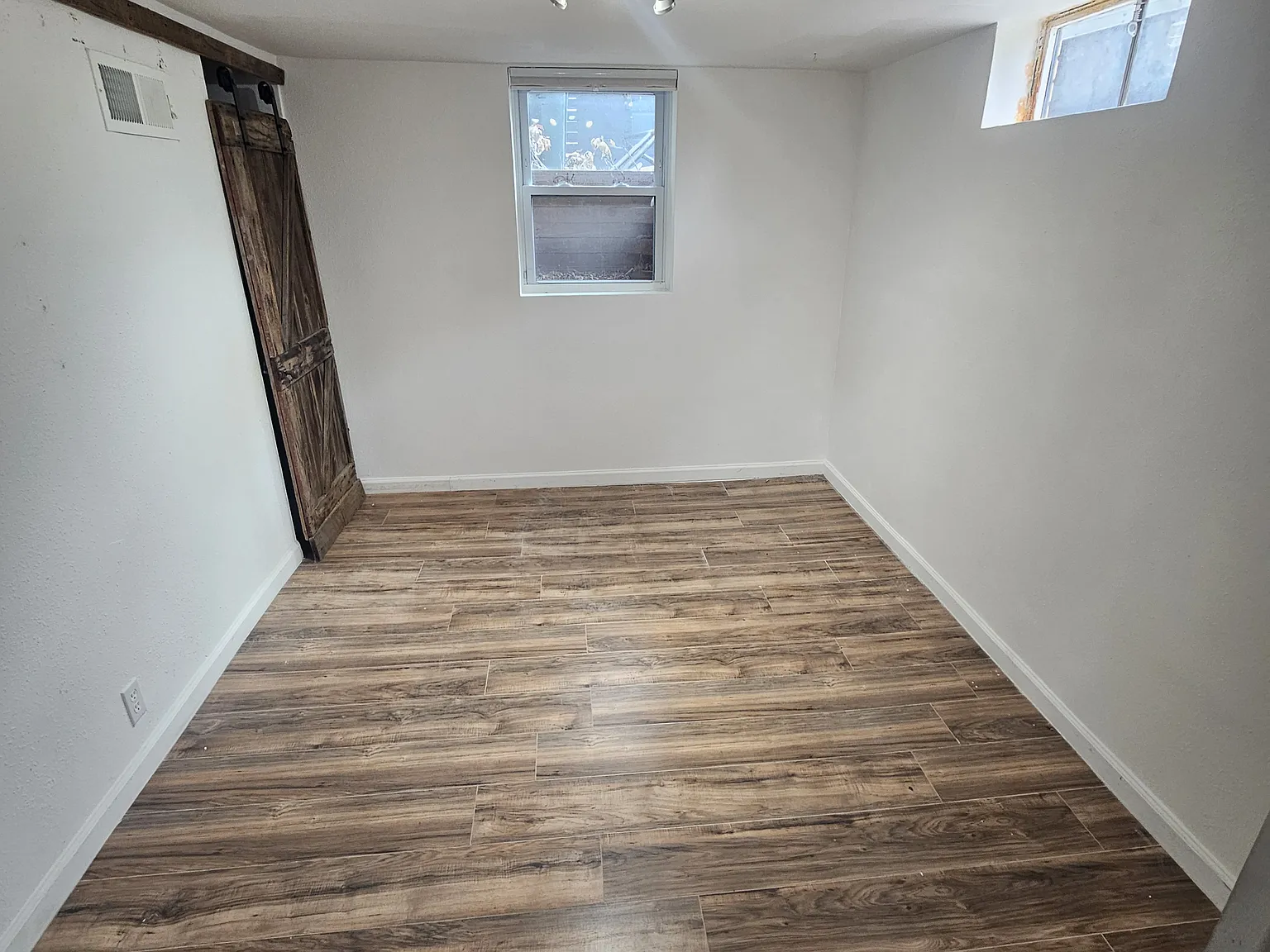 3 bed, 2300 sqft, $3,200 — Photo 2