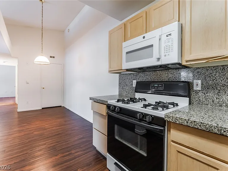 950 Seven Hills Dr #524 — Photo 18