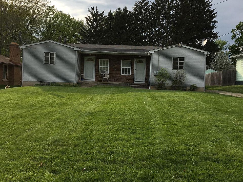 Front of Home. Unit on the right is for rent. Large front