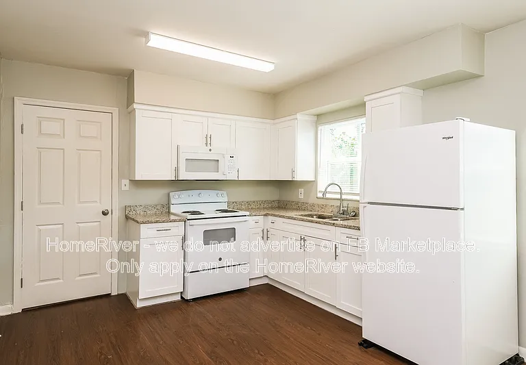 1903 W Spruce St — Photo 4