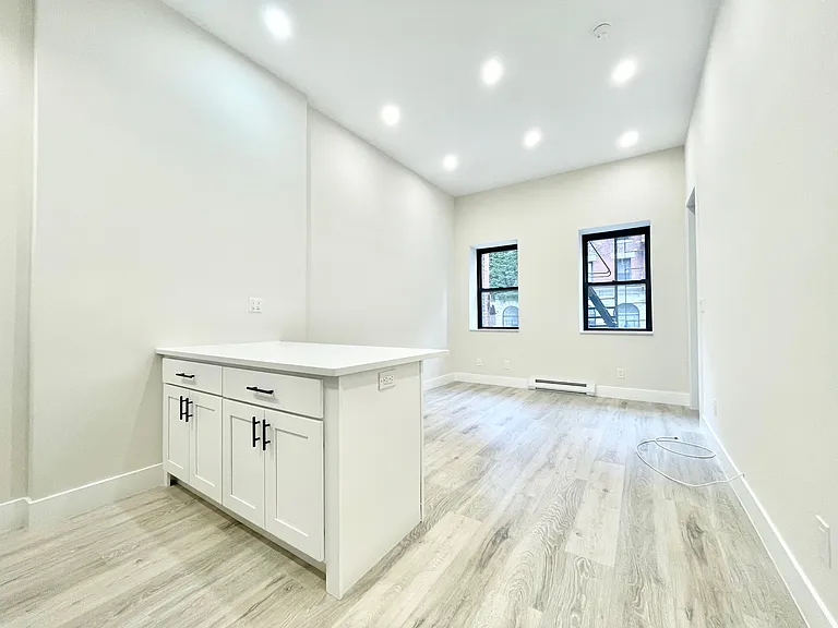 237 E 33rd St #2A — Photo 6