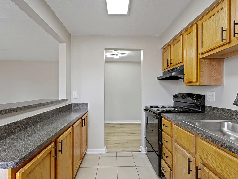 The Vistas Apartment Homes — Photo 12