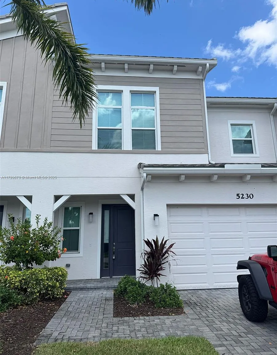 3 bed, 2.5 bath, $3,200 — Photo 1