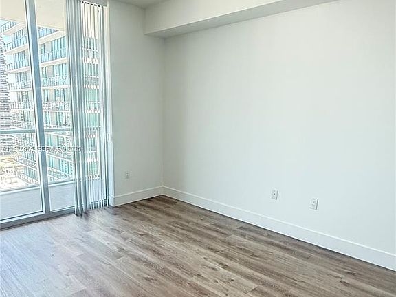 4th image of 79 SW 12th St APT 2911