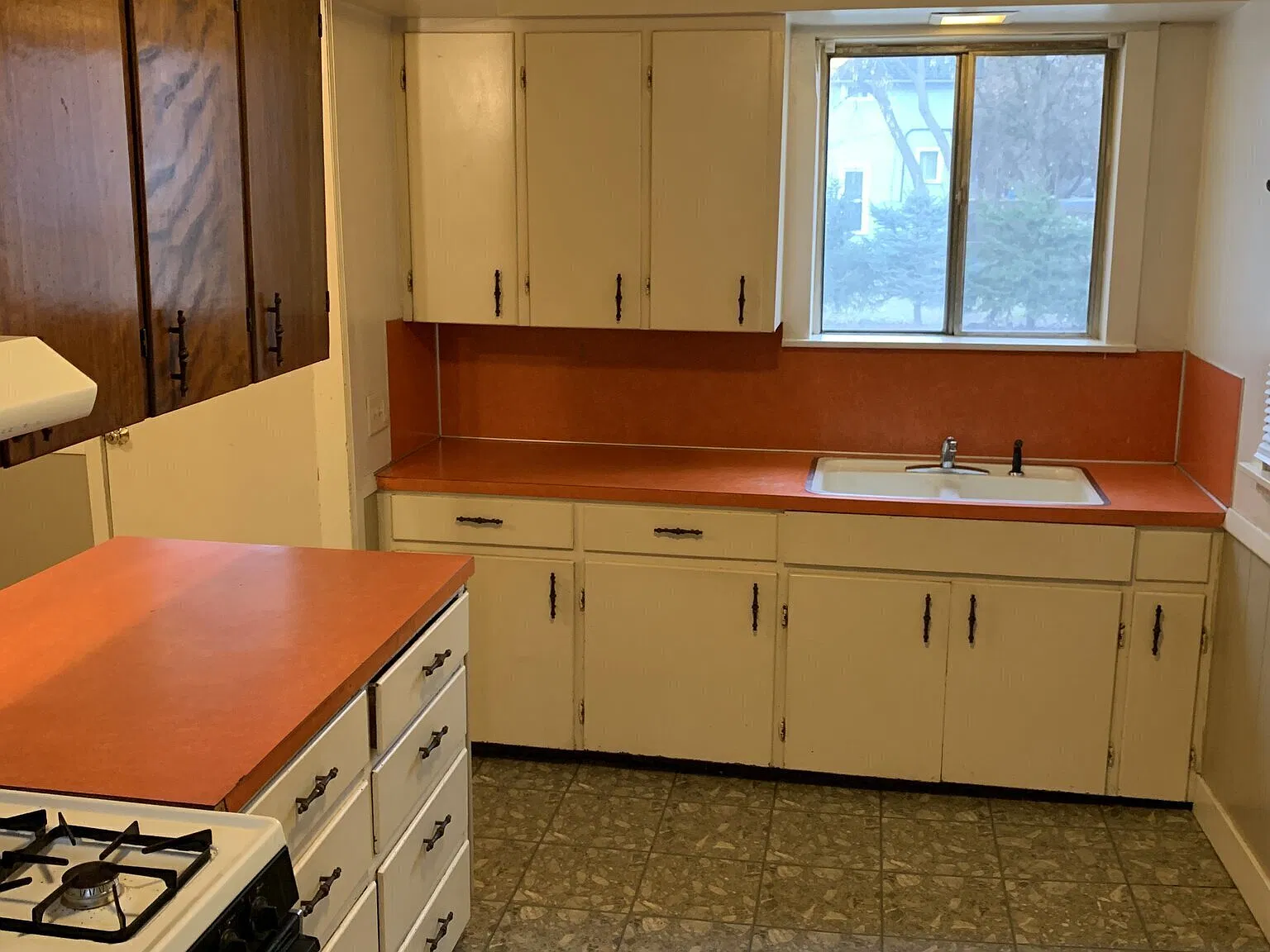 NW one bedroom lower at 1000 B Douglas NW — Photo 4