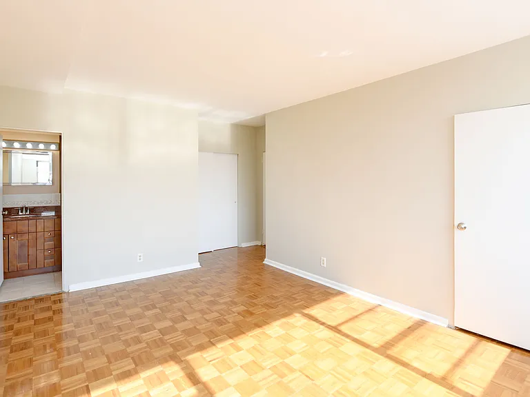 1620 E Broad St #402 — Photo 11