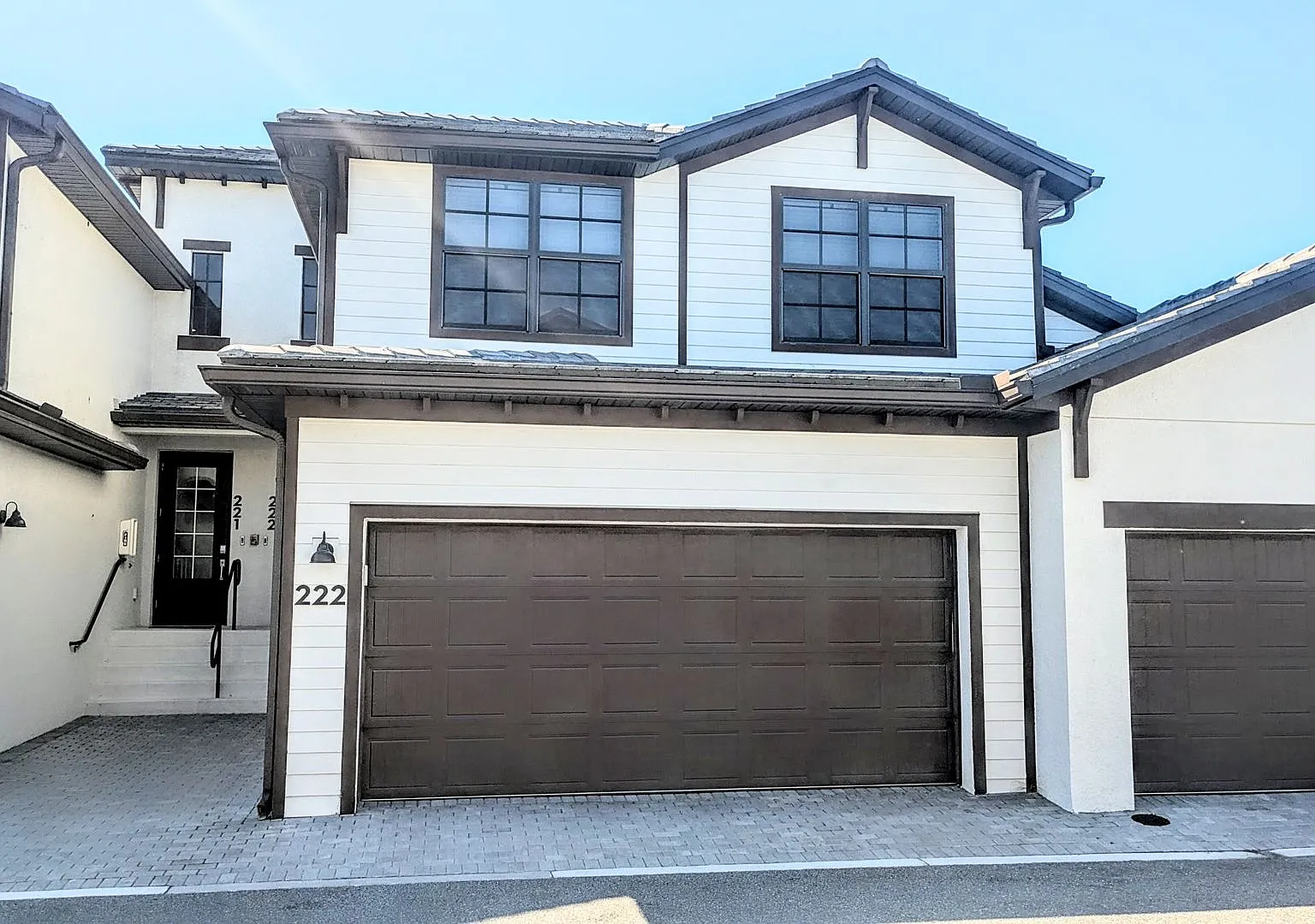 Annual Turnkey 3 Bed 2 Bath In The Montserrat — Photo 1