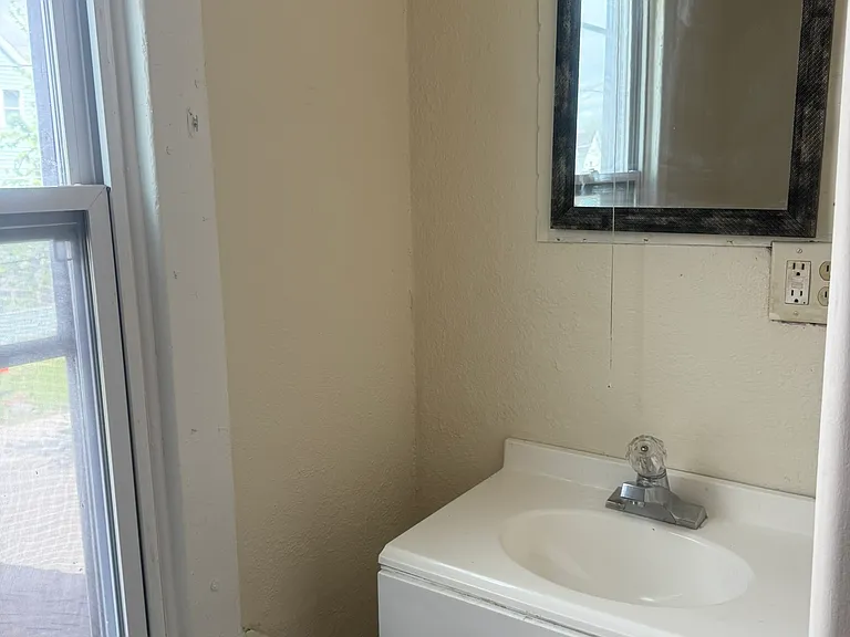 29 Whitney Ave N — Photo 7