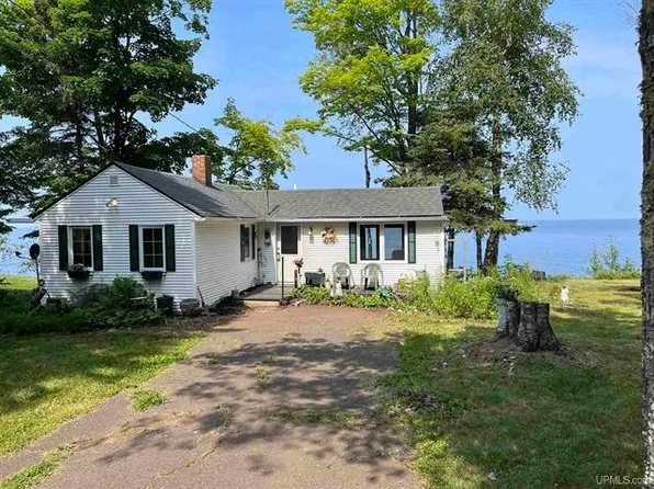 E 1540 Lake Rd E, Ironwood, MI 49938
