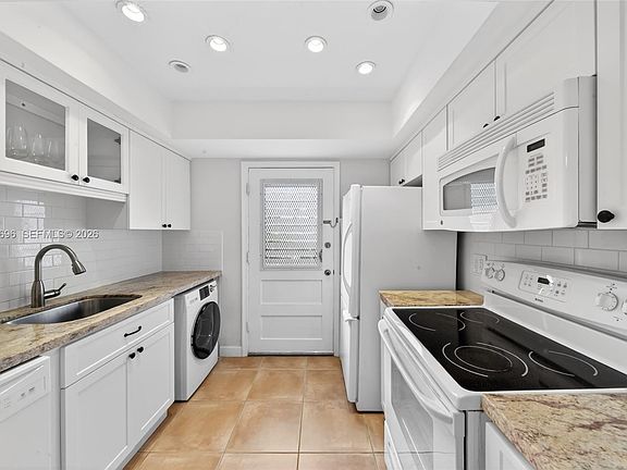 3rd image of 6815 Edgewater Dr APT 108