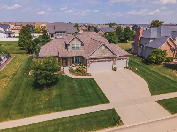 4 Ann Arbor Ct, Bloomington, IL 61705
