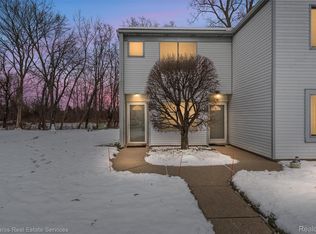 64 Rosebud Ln, Mount Clemens, MI 48043