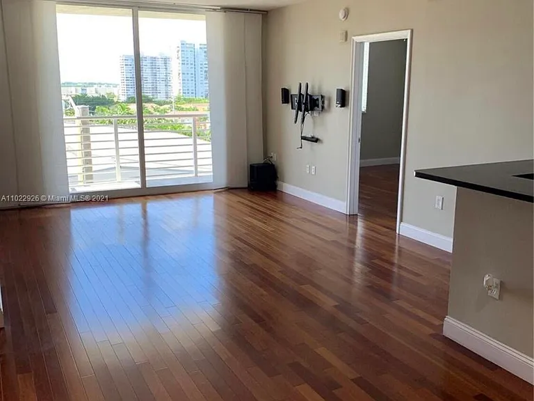18800 NE 29th Ave #815 — Photo 9