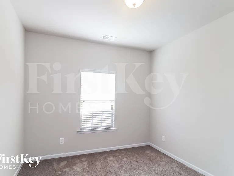 100 Howard Ave — Photo 13
