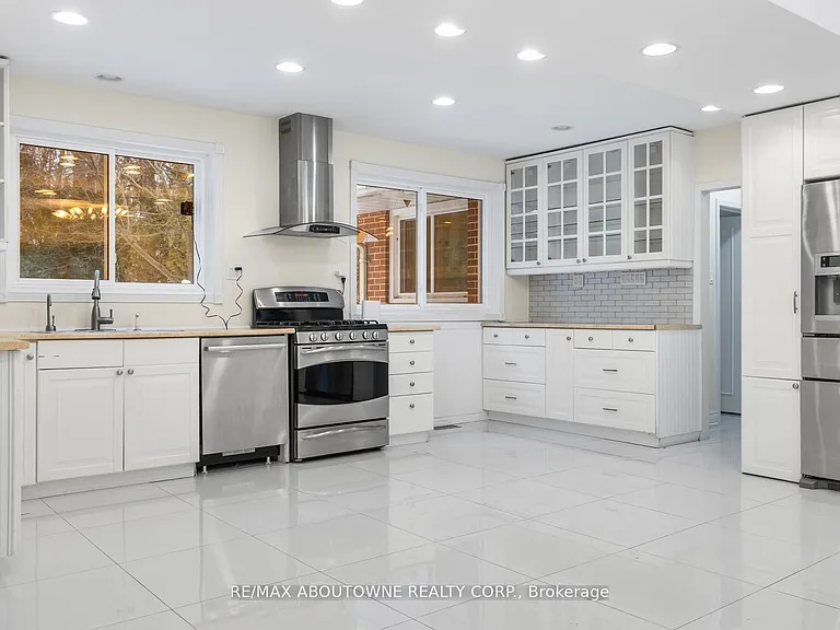 145 Wolfdale Ave — Photo 6