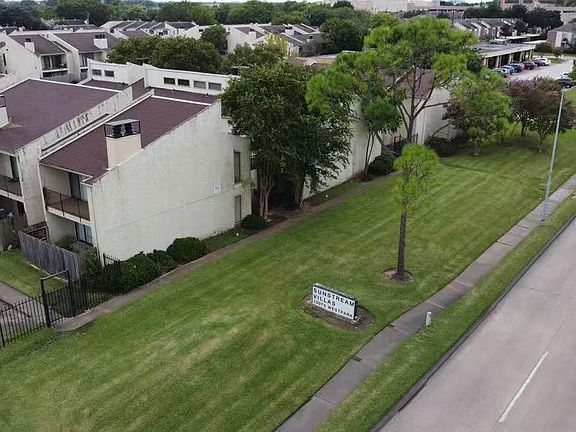 3rd image of 10075 Westpark Dr APT 52