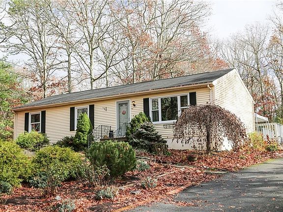 3rd image of 87 Hilltop Dr