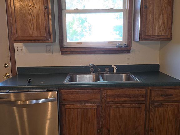 5th image of 502 Maple St