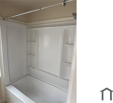 135 W Marshall St — Photo 1
