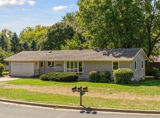 1801 Victoria Cir, Victoria, MN 55386