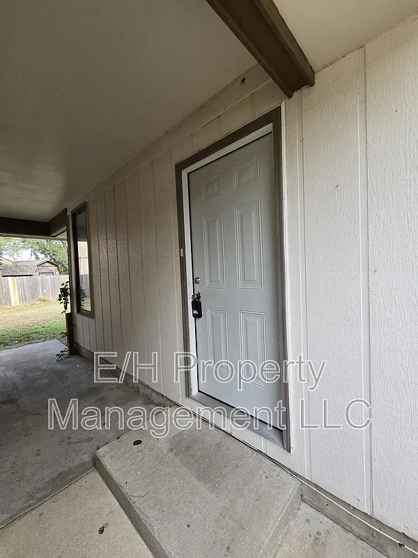 3 bed, 2.0 bath, 1300 sqft, $1,475 — Photo 2