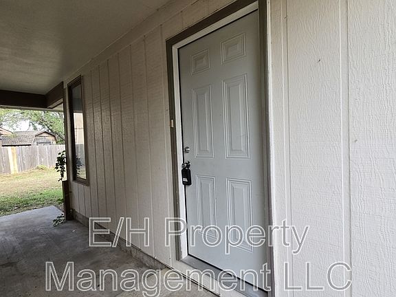 2nd image of 1527 N Smith Cir