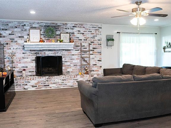 4th image of 1034 Farm Road 71 E
