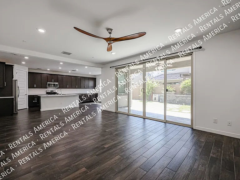 1051 E Armstrong Way — Photo 17